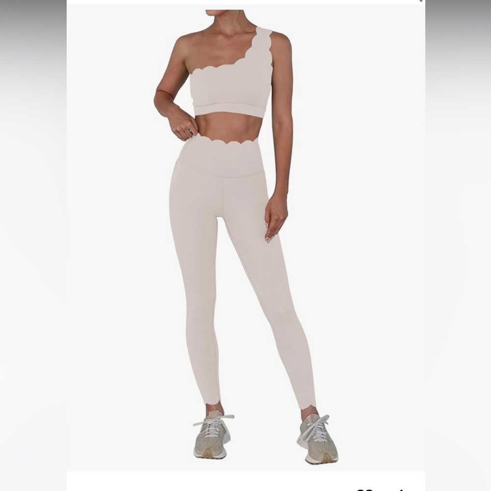 Scalloped High-Waist Cream Leggings